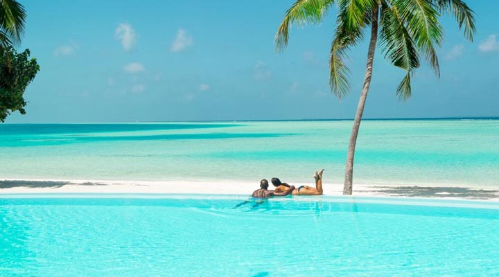 Sun-Aqua-Vilu-Reef-Pool-Beach-Strand-Couple-Romance-Romans