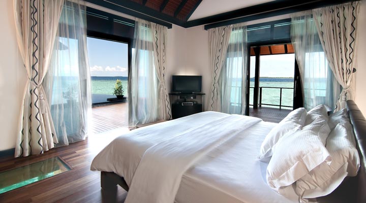 Sun-Siyam-Iru-Fushi-Infinity-Water-Villa-Bed-Bedroom-Beds