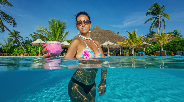 Sun-Siyam-Iru-Veli-Resort-Spa-Pool-Pools-Poolen-Poolbar-Poolbaren