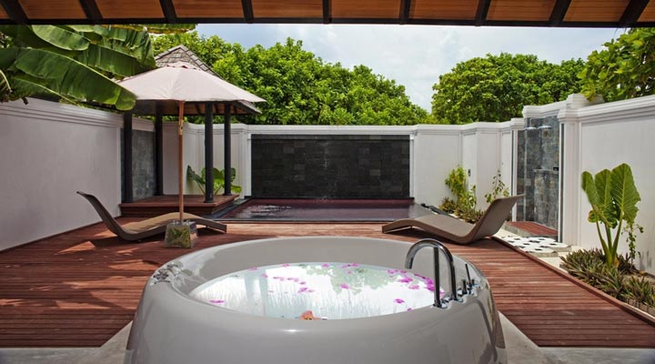 Sun-Siyam-Retreat-Deck-Jacuzzi-Bath-Outdoorarea