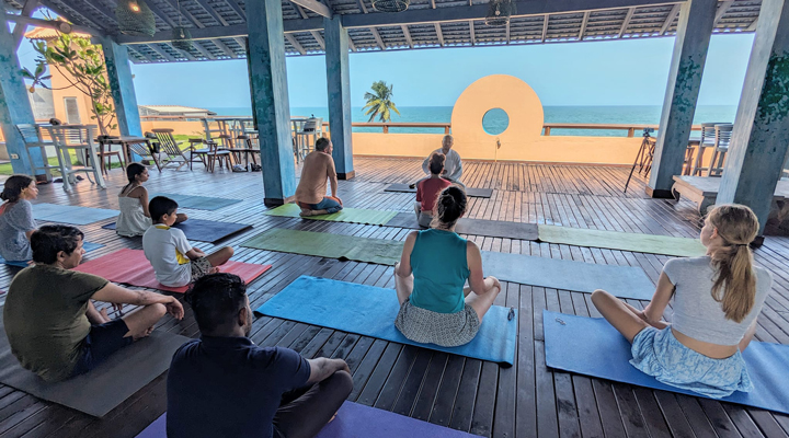 Thaproban-Pavilion-Waves-Resort-Unawatuna-Yoga-Yogas-Yogasession