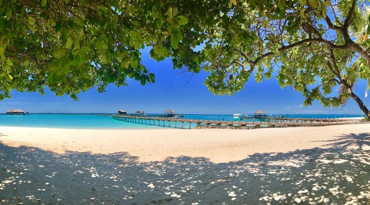 The-Sun-Siyam-Iru-Fushi-Resort-Spa-Beach-Strand