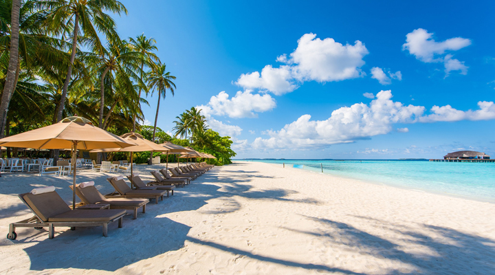 The-Sun-Siyam-Iru-Fushi-Resort-Spa-Strand-Beach-Stranden-Sunbeds