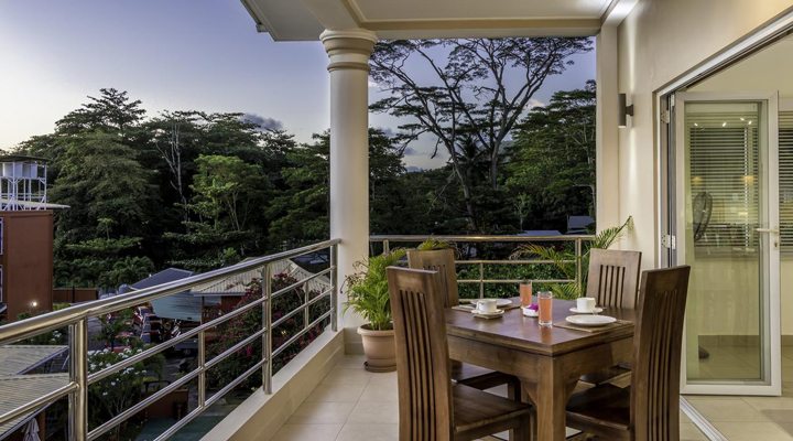 Tropical-Hideaway-Apartment-Balcony-Balkong-Terrass