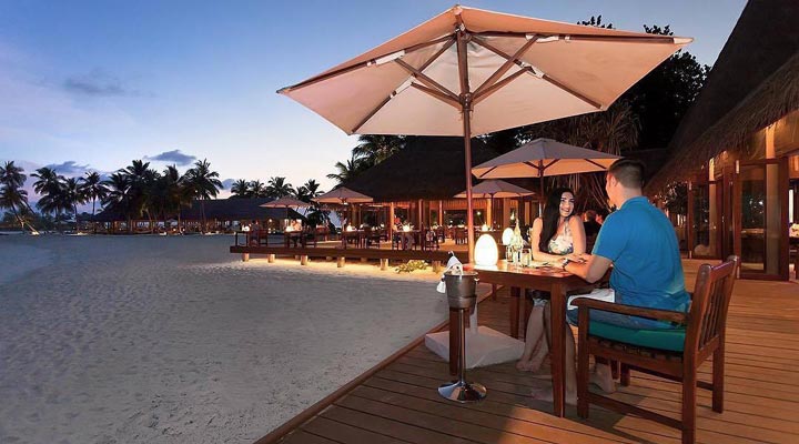 Veligandu-Island-Resort-Spa-Dinner-Middag-Dine-Eat-Beach-Strand