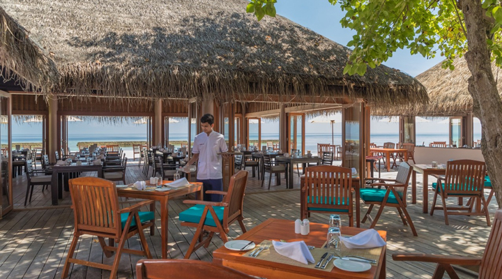 Veligandu-Island-Resort-Spa-Restaurant-Restaurang-Lunch