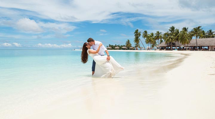 Veligandu-Island-Resort-Spa-Romance-Romans-Couple-Par-Beach-Strand