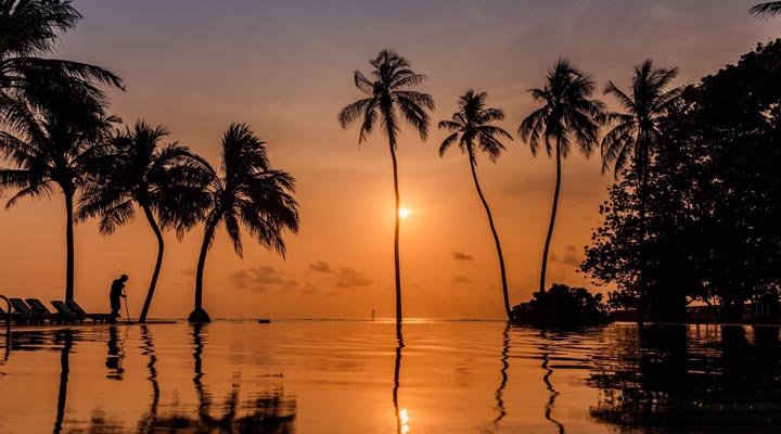 Vilamendhoo-Island-Resort-Spa-Sunset-Sun-Sol-Pool-Pools-Poolen