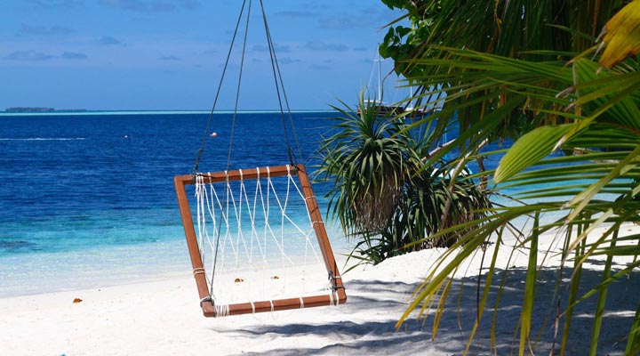 Vilamendhoo-Island-Resort-Spa-Swing-Gunga-Beach-Strand