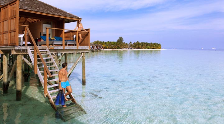 Vilamendhoo-Jacuzzi-Water-Villa-Deck-Snorkeling-Lagoon-Lagun