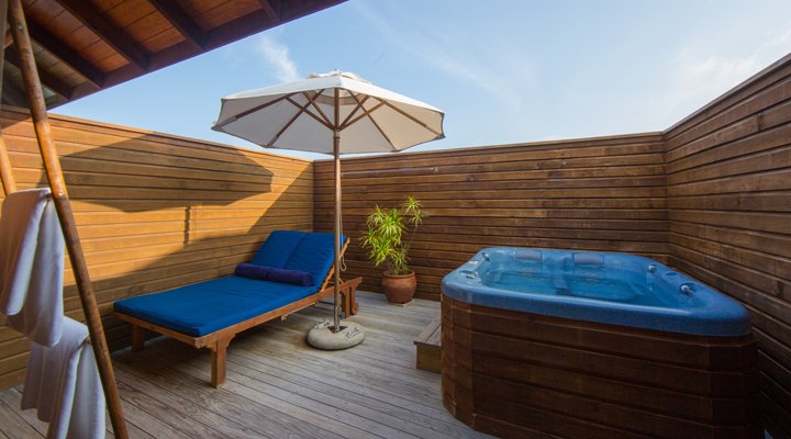 Vilamendhoo-Jacuzzi-Water-Villa-Vattenvilla-Vattenvillan