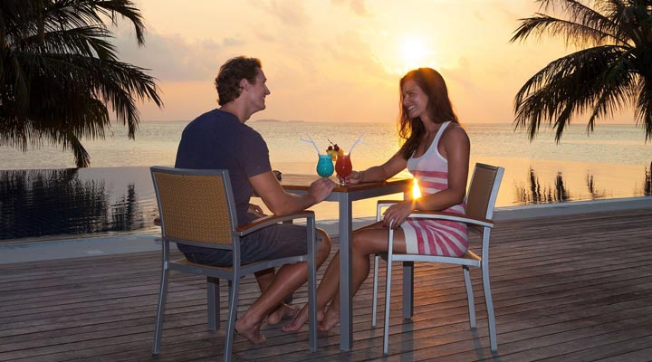 Vilamendhoo-Sunset-Solnedgang-Drink-Drinks-Adults-Only-Pool