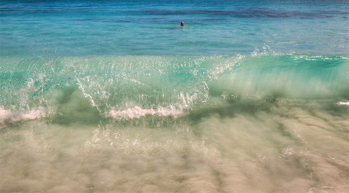 anse-soleil-beach-waves-sey_4