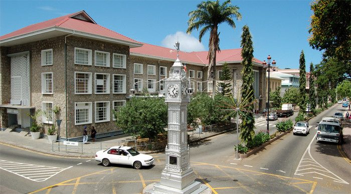 au-fond-mahe-victoria-clock_4-3