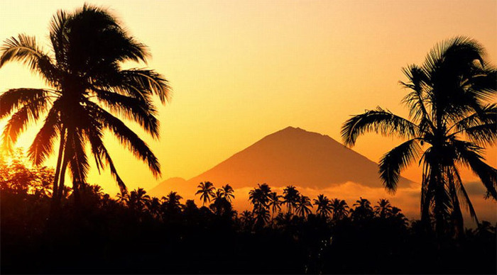 bali-sunset-mountain-indone_4-13