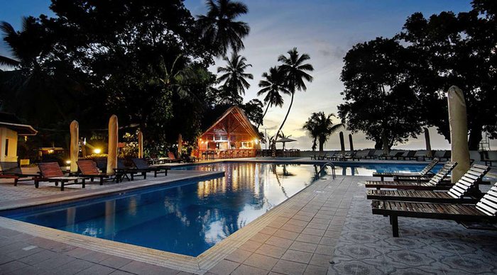 berjaya-beau-vallon-nightpool_4-3