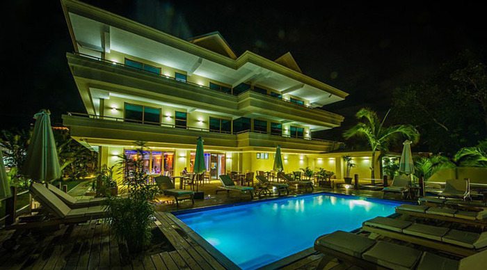 crown-beach-hotel-night_4-1