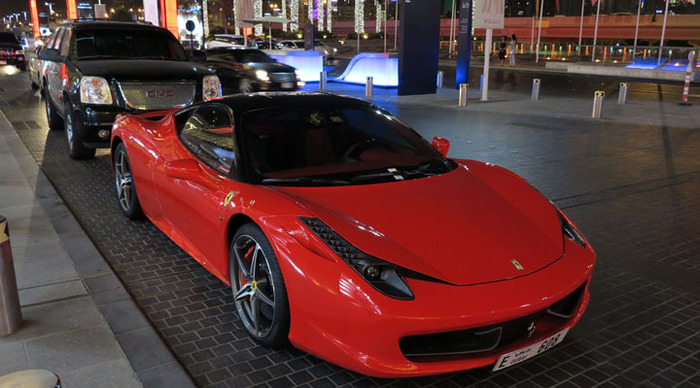 dubai-ferrari_4-1