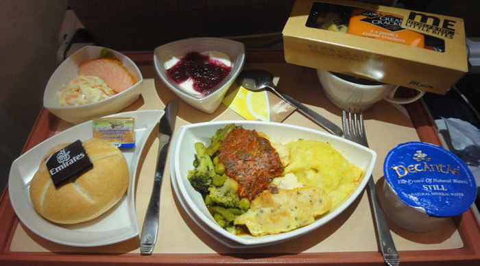 emirates-economy-food_4