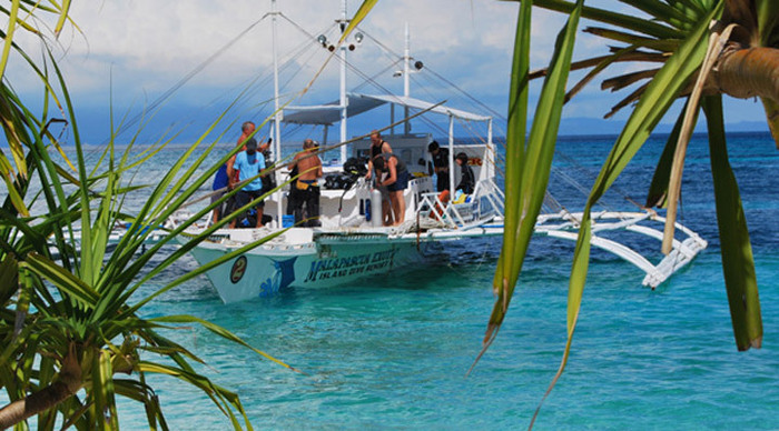 exotic-island-diveboat-mala_4