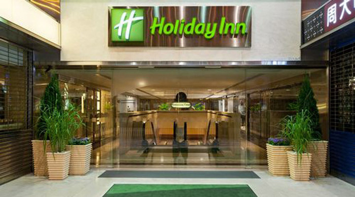 holiday-inn-entrance_4