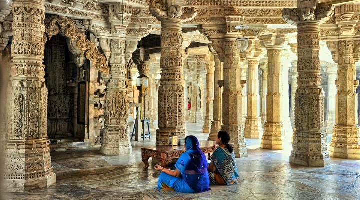 indien-dzinijska-temple-ranakpur-indcen-resor