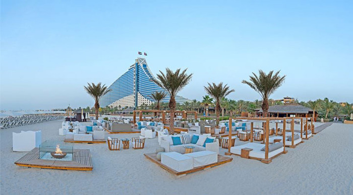 jumeirah-beach-hotel-sits_4