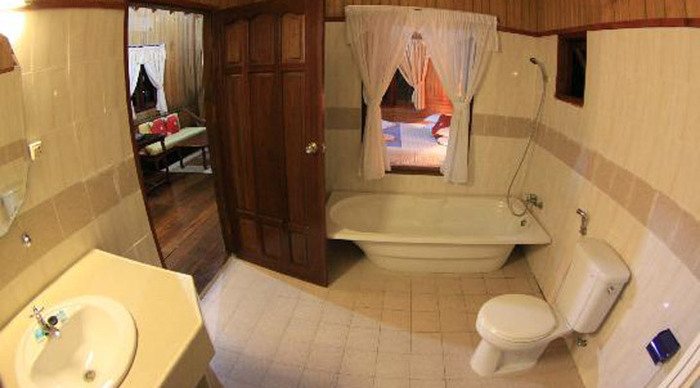 kalimantan-bathroom_4-2