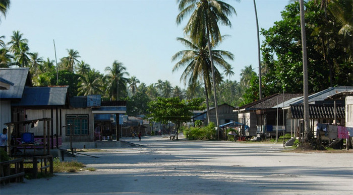 kalimantan-maratua-road_4