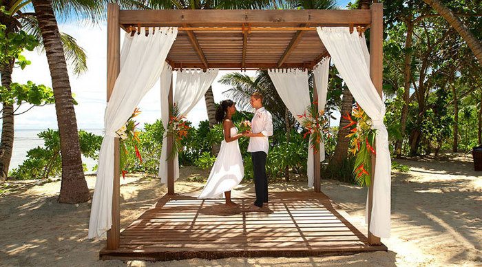 kempinski-seychelles-wedding-flowers_4