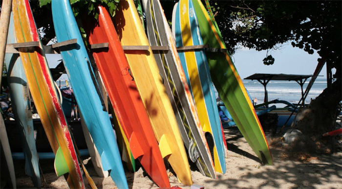 lovina-bali-canoes_4