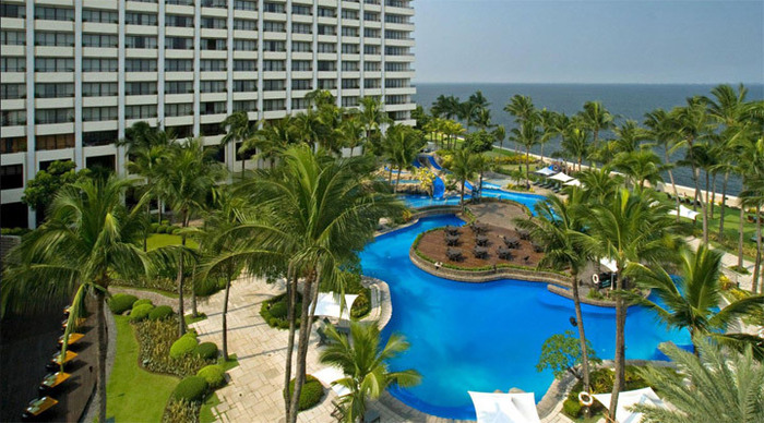 manila-sofitel-plaza-pool-p_4