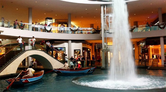 marina-bay-sands-boats_4-1