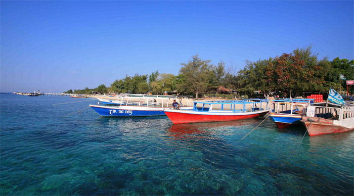 meno-gili-harbour-indonesia_4