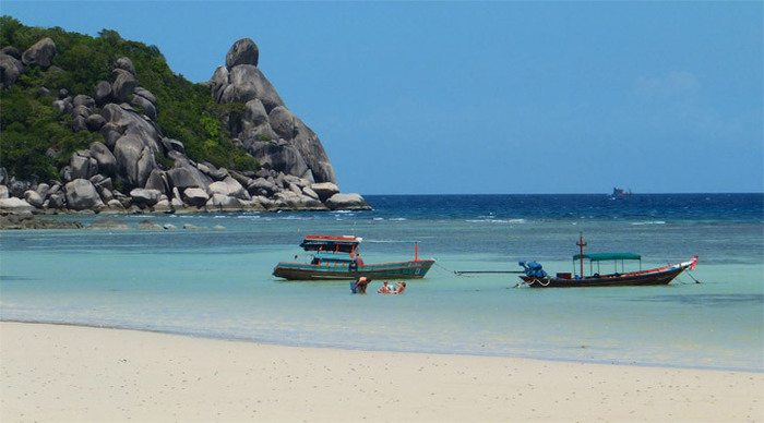 montra-koh-tao-beach_4-1