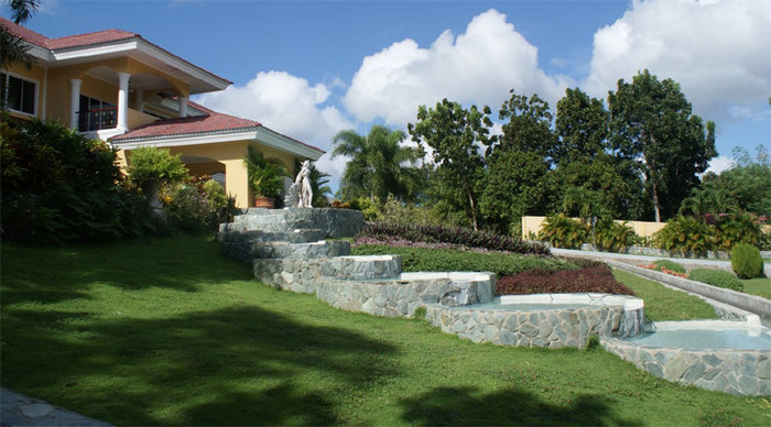 peacock-garden-entrance-boh_4-1