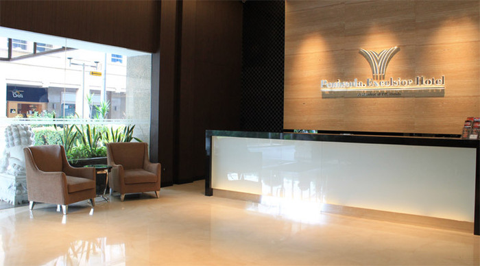 peninsula-lobby-singapore_4