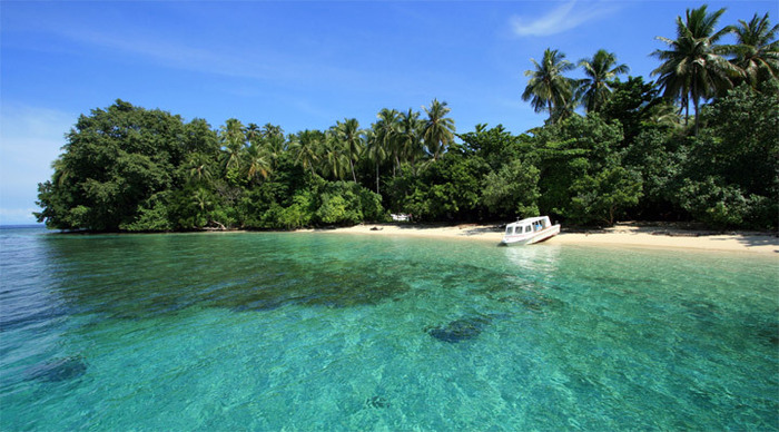 raja-ampat-deserted-island-_4