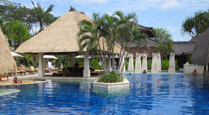 rama-beach-poolbar-bali_4