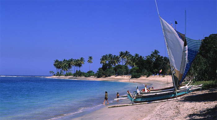 senggigi-beach-sand-lombok-_4-1