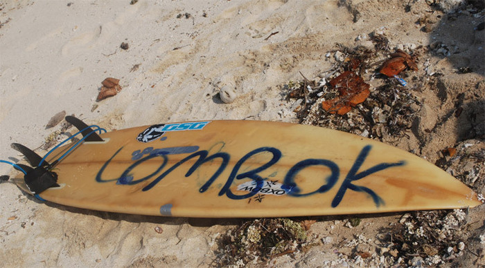 senggigi-beach-surfboard-lo_4-1