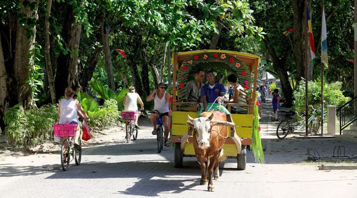 seychellerna-la-digue-oxcart-weddings_4