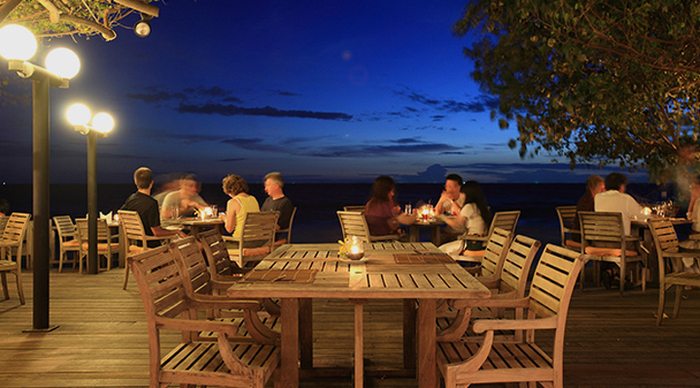 thailand-koh-samed-ao-prao-restaurant-at-night_4