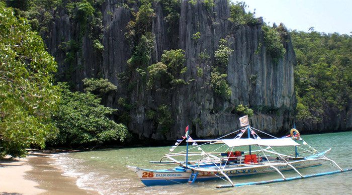 underground-river-boat-01_4-1