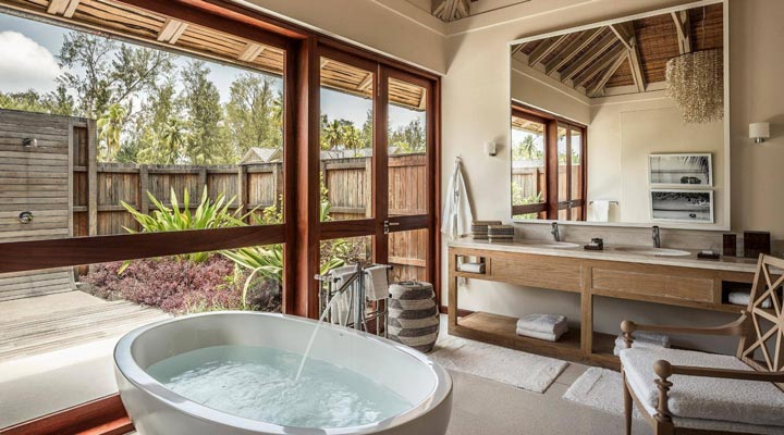 Four-Seasons-Resort-Desroches-Island-Spa-Bathroom-Badrum-Bathtube-Badkar