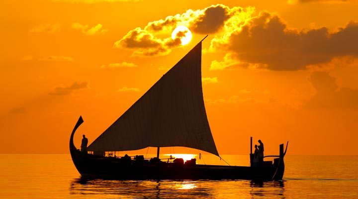 Maldiverna-Sunset-Boat-Dhoni.jpg