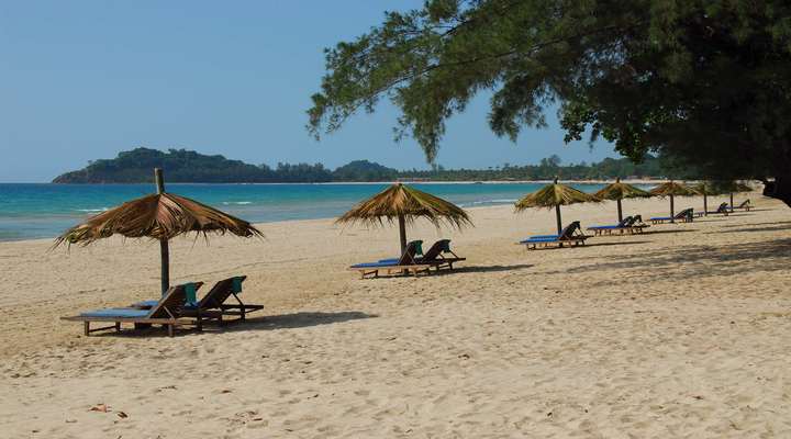 Ngapali-Beach-Hotel-Beach-front_720x400.jpg