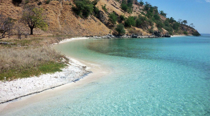 komodo-rinca-beach_4.jpg